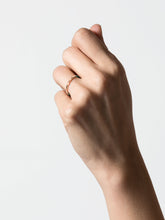 Charger l'image dans la galerie, Bague Anagramme Ruban coupe Trapèze
