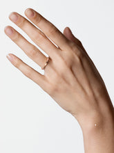 Charger l'image dans la galerie, Bague Anagramme Ruban biseau intérieur
