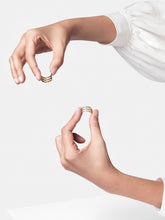 Charger l'image dans la galerie, Demi-bague Étreintes
